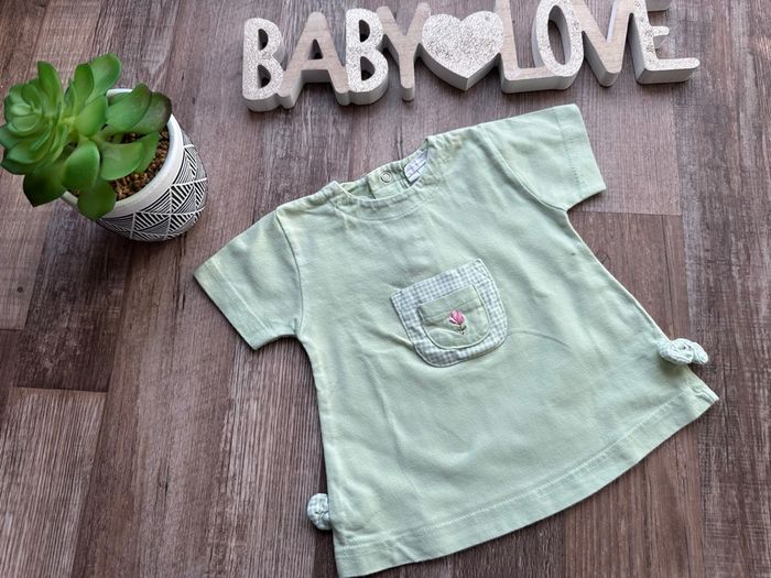 - Tee shirt - 6 mois - Très bon état