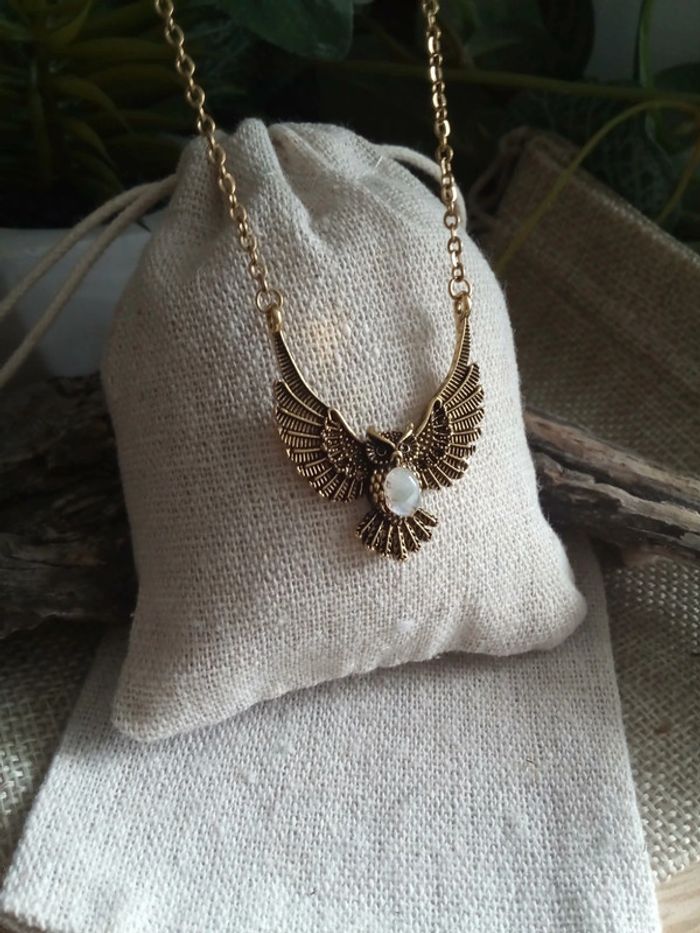 Collier pendentif hibou avec pierre de lune