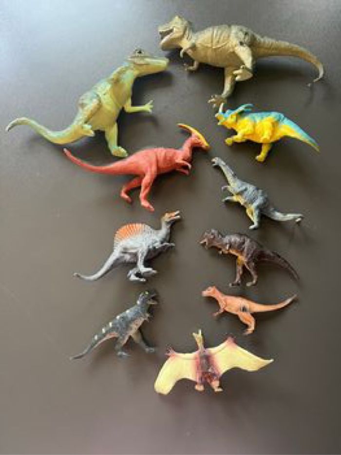 Lot 10 dinosaures