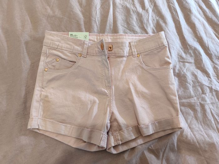 Short neuf