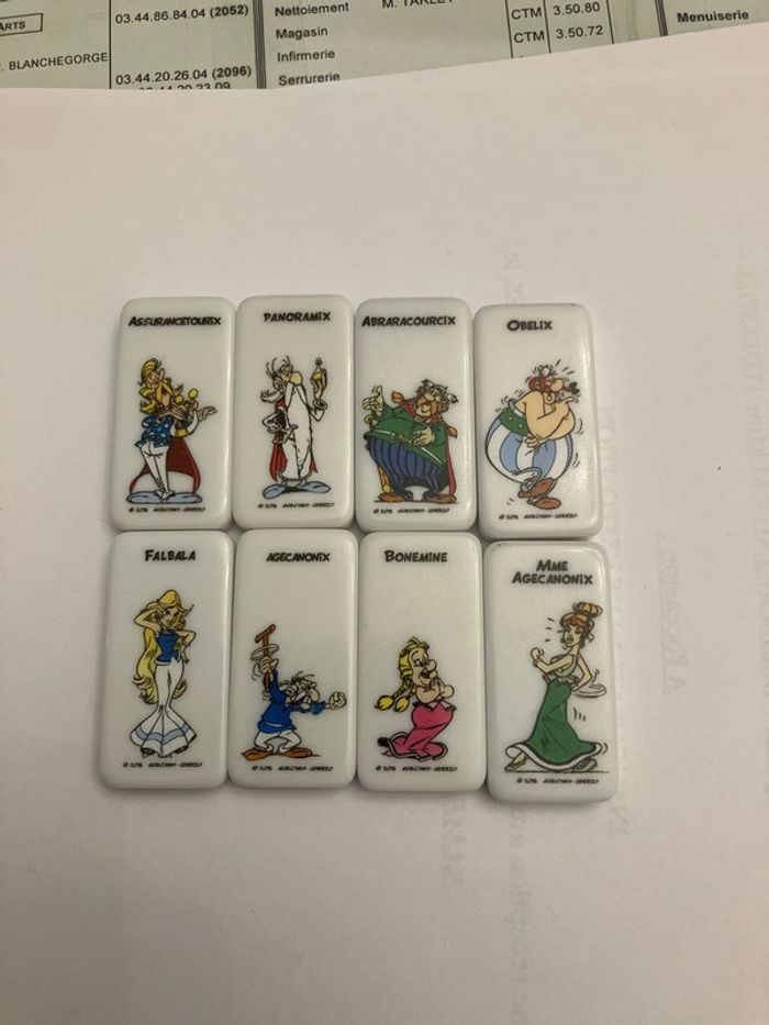 Lot 8 Dominos Astérix. Les Gaulois.