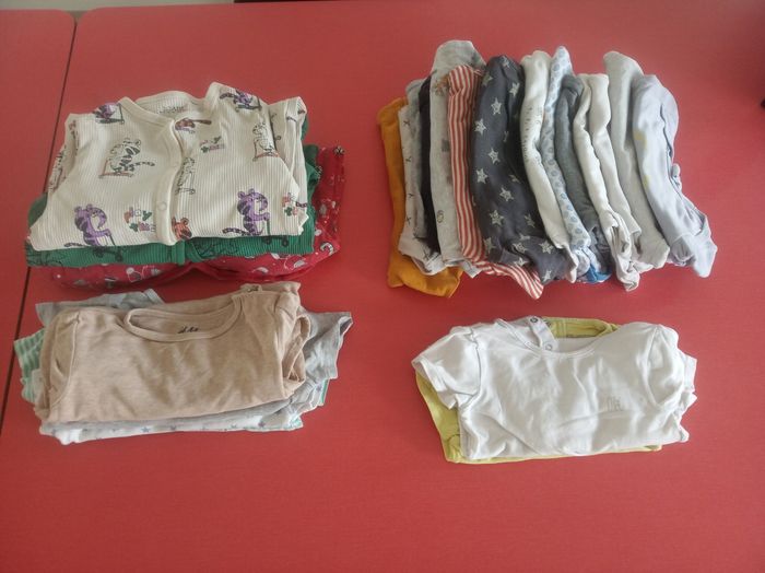 Lot body/ pyjama 18/24/36 mois - 23 pièces