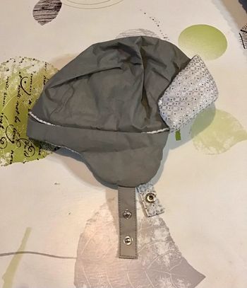 Bonnet gris et blanc métallisé taille 6/12 mois Obaibi