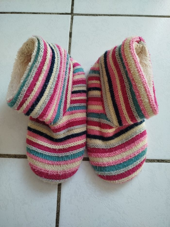 Chaussons à rayures multicolores 
Pointure 35 - photo numéro 4