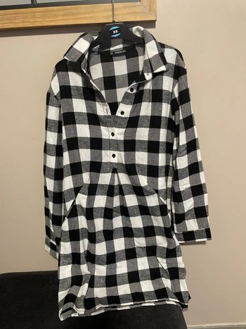 Robe à carreaux noire et blanche