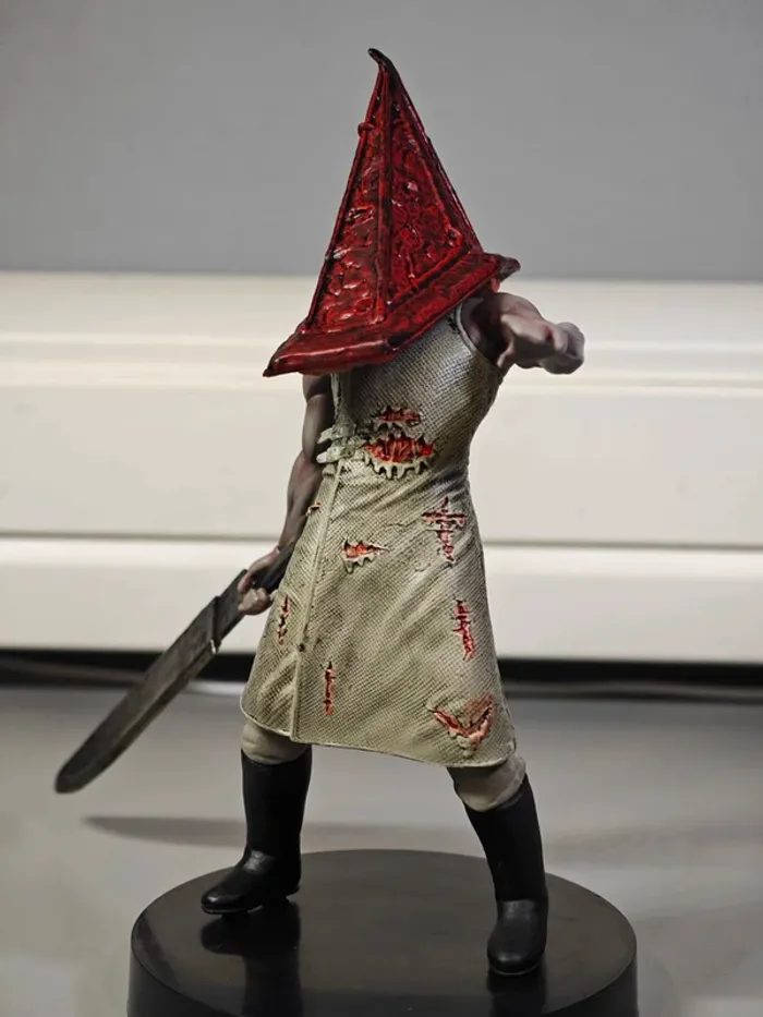 Figurine Silent Hill Pyramid head 18cm Neuve en boîte - photo numéro 3