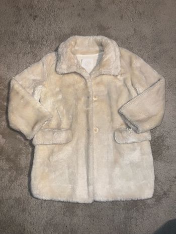 Menteau des petits hauts  blanche faux fourrure