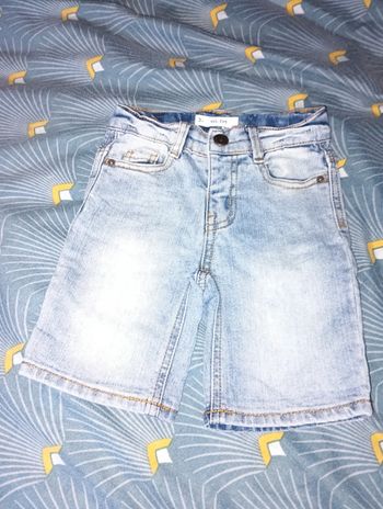 Short bermuda garçon slim jeans taille 3 ans marque Kiabi en excellent état