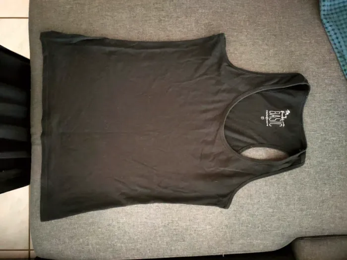 Lot de débardeurs et tee-shirt - photo numéro 4