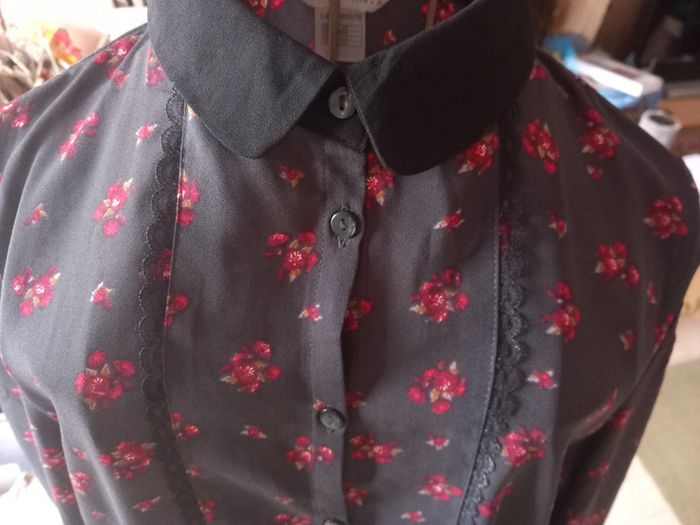 Chemisier à fleurs rouges (T. 42) - photo numéro 4