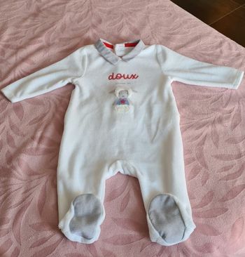 Pygama blanc détail petit mouton