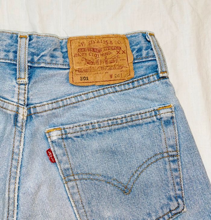 short Levi's Vintage, canon ! c'est un jeans qui a été coupé taille 26us (taille 34) - photo numéro 4
