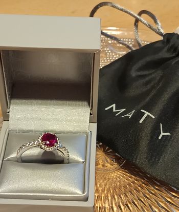 Bague argent 925 avec ses cristaux de zirconium blanc et couleur rubis