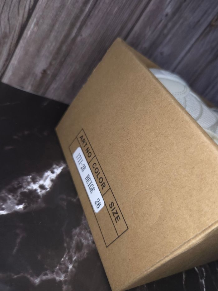 Baskets beige à scratch enfants mixtes tendances - Taille 26 - NEUVES 🌟 - photo numéro 3