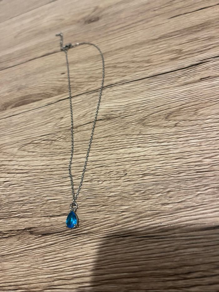 Collier argenté pendentif bleu clair - photo numéro 5