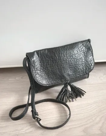 Sac bandoulière noir Mango