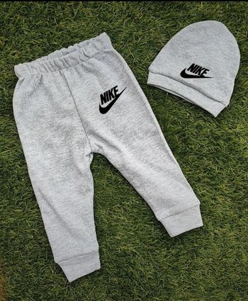 Ensemble pantalon de jogging + bonnet bebe garçon taille 6/9 mois neuf jamais porté
