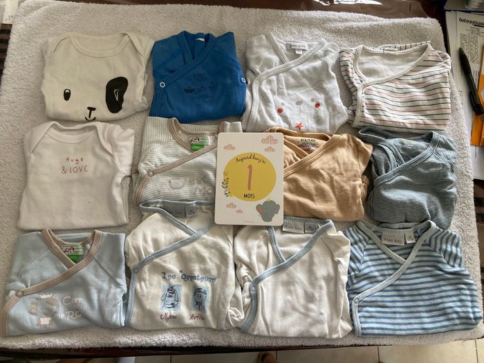 Lot de bodies 1 mois