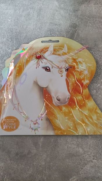 Pochette surprises licorne