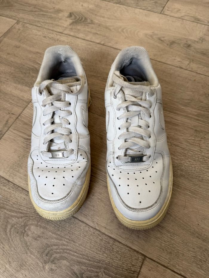 Nike Air Force 1 blanches – Pointure 39 – Portées mais encore stylées