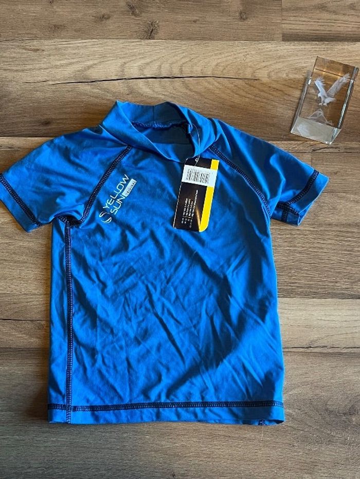 Je vend un haut pour la baignade garçon enfant 2/4ans
