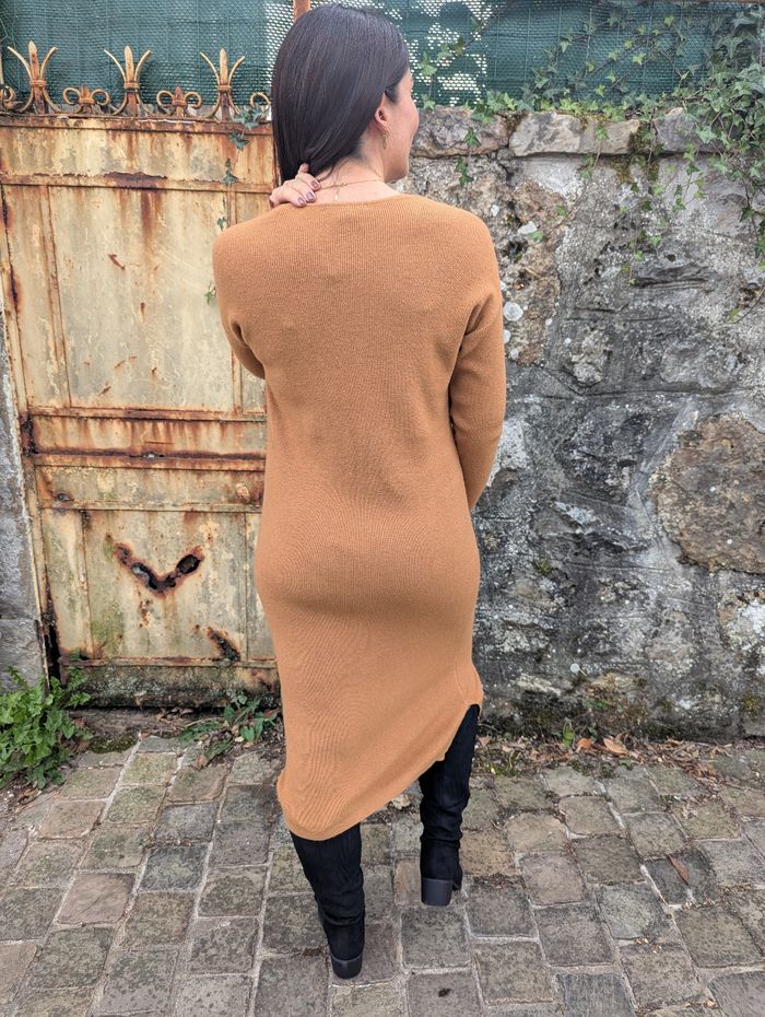 Robe pull Lyon camel col en V
Taille unique - photo numéro 4