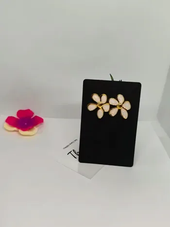 Boucles d'oreilles fleur dorées et blanches nacrées