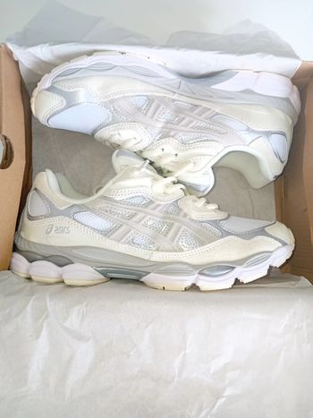 Chaussure asics gel nyc beige grise