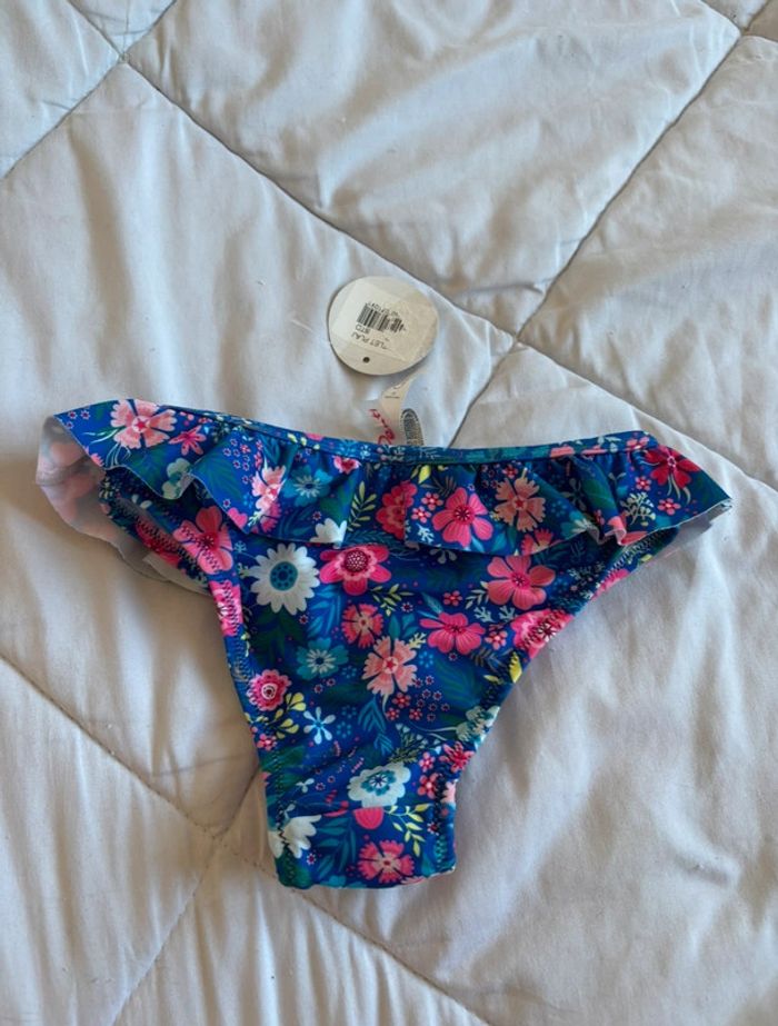 Bas de maillot de bain enfant fille bleu volant motif fleurs Penti taille 5/6 ans neuf - photo numéro 6