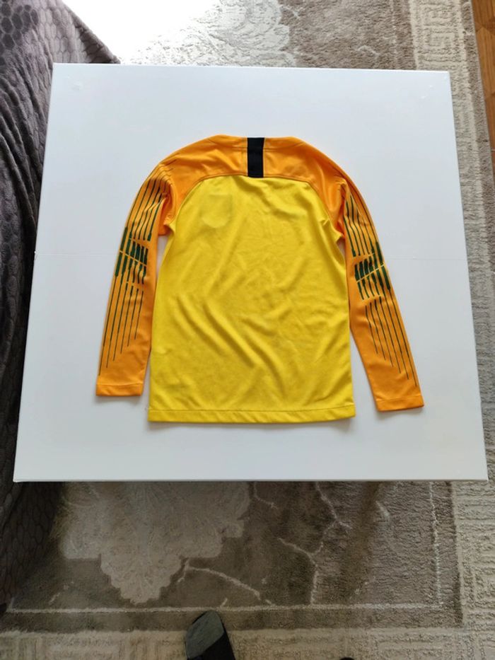 T shirt Nike t 8 10 ans - photo numéro 3