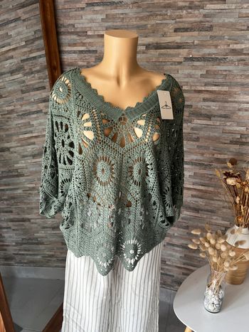 Top en crochet vert d’eau kaki
