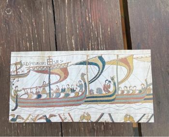 Grande carte Tapisserie de Bayeux le vaisseau ducal aborde à Pevensey