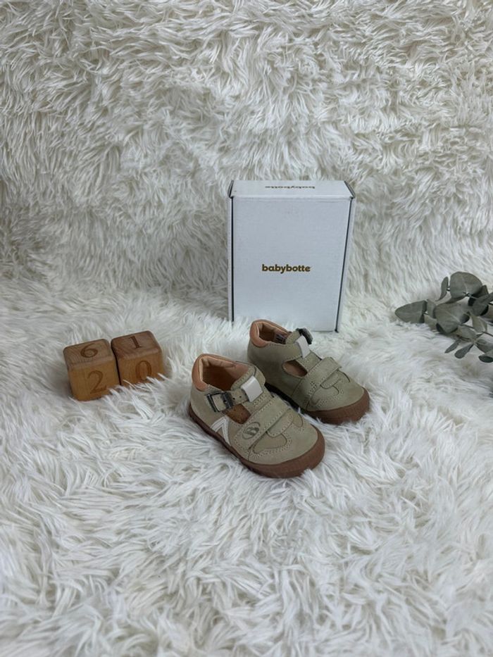 Paire de chaussures Babybotte taille 20