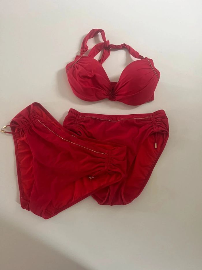 Maillot de bain deux pièces avec deux bas rouge et doré Lise Charmel Taille 42