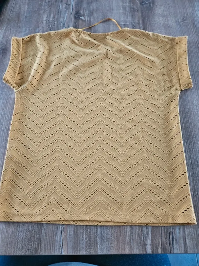T-shirt moutarde - photo numéro 1