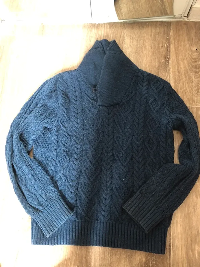 Gilet bleu marine avec un col montant - photo numéro 5