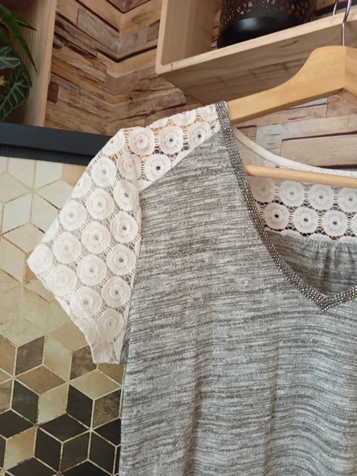 Tshirt gris blanc paillettes dentelle - photo numéro 2