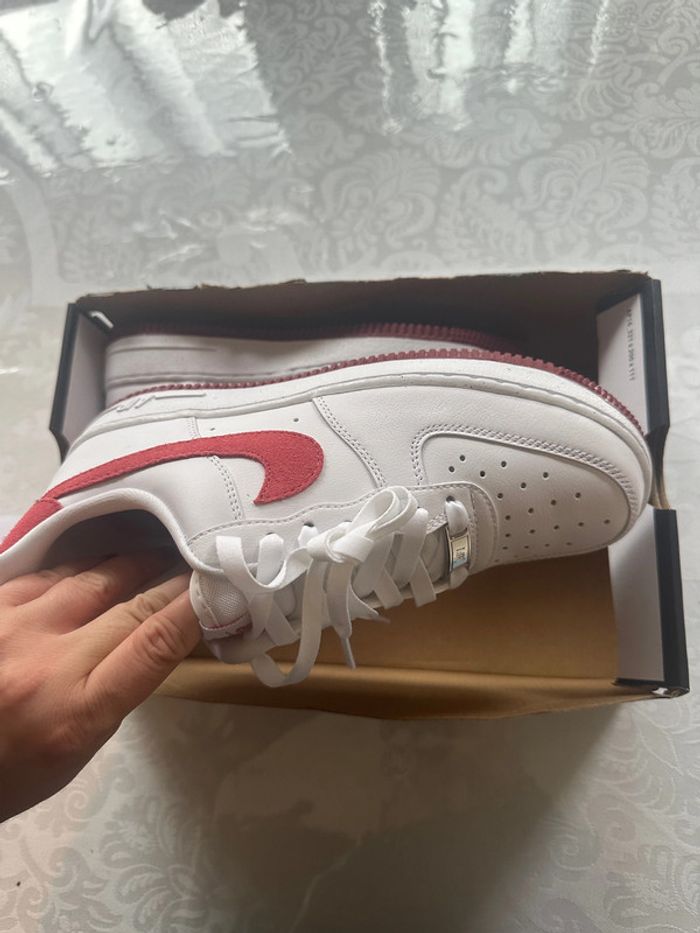 Basket Nike Air Force 1 AF1 rouge et blanches - photo numéro 6