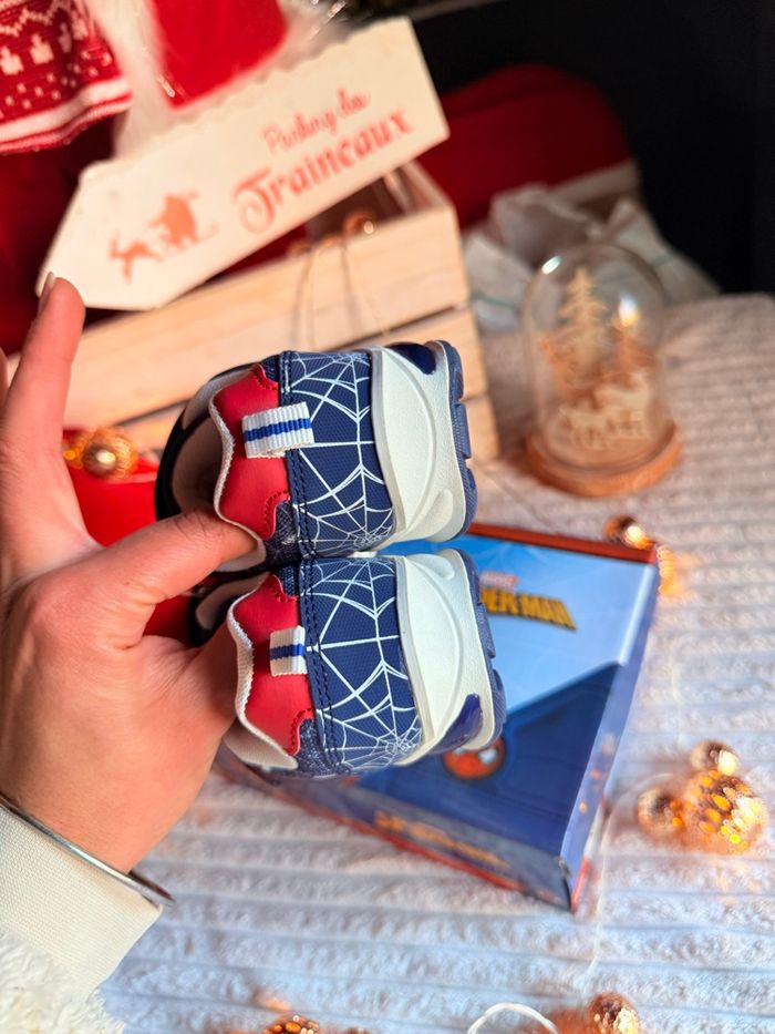 Basket Spiderman lumineux intense - photo numéro 8