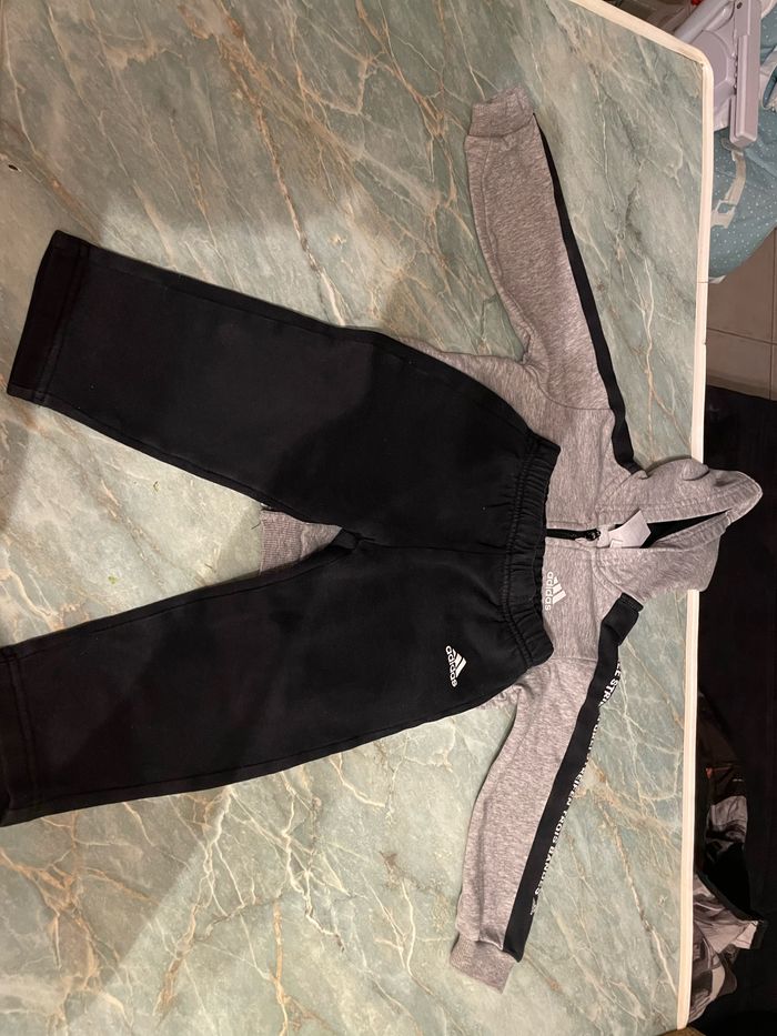 Ensemble adidas noir et gris