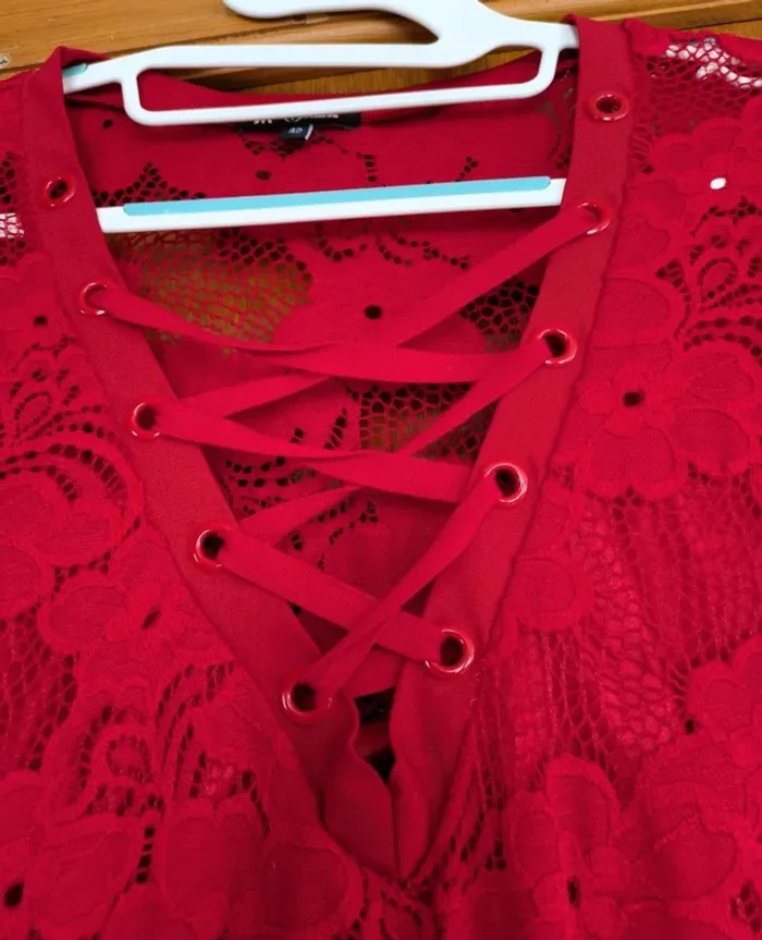 Robe à dentelle rouge - photo numéro 6