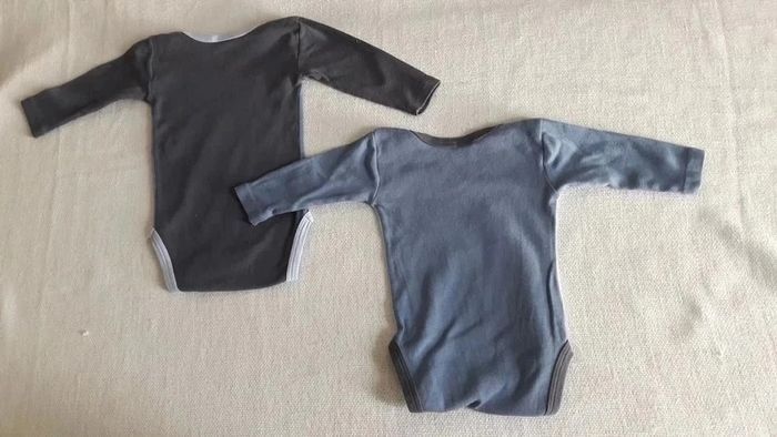 lot de 2 bodies manches longues 3 mois - photo numéro 4