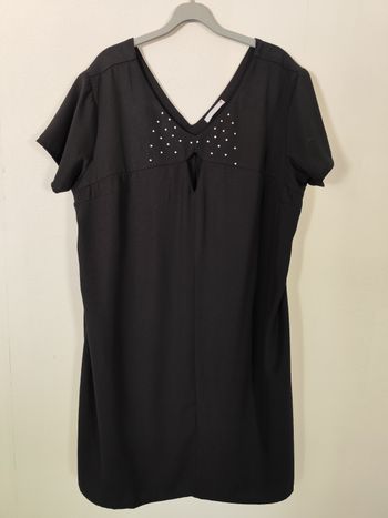Vends robe noire  neuve 100% polyester  avec doublure