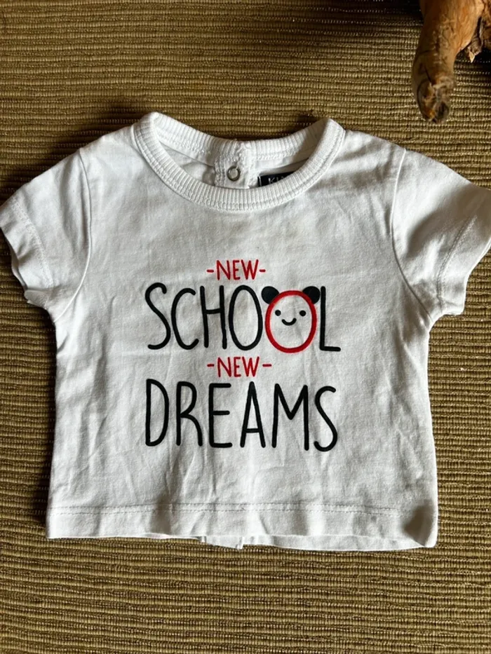 T-shirt taille 1 mois - photo numéro 2