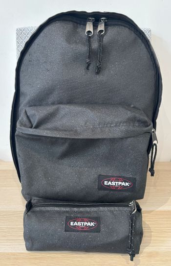Sac à dos "Out Of Office" 27L + Trousse "Benchmark" Spark Black