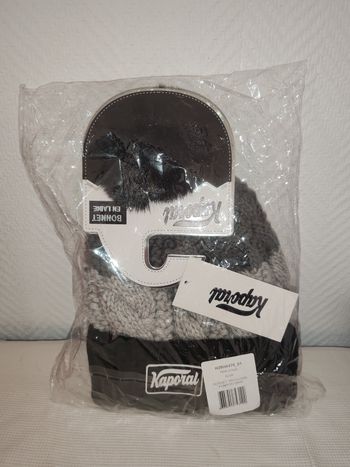 Bonnet tricolore pompon bi color isaya Homme Kaporal.