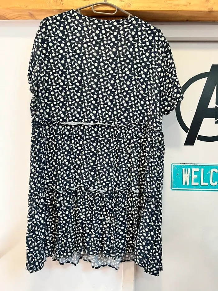 Robe bleu marine fleurie - photo numéro 2