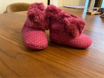 Chaussons  neuves velours  entièrement fourrees fushia 17/18 marque Z