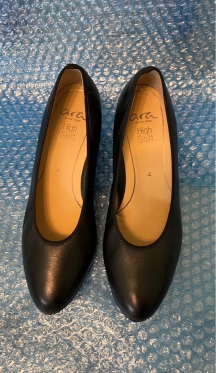 "Ara" Escarpins classiques noirs sur petits talons bottiers stables pour femmes - photo numéro 9