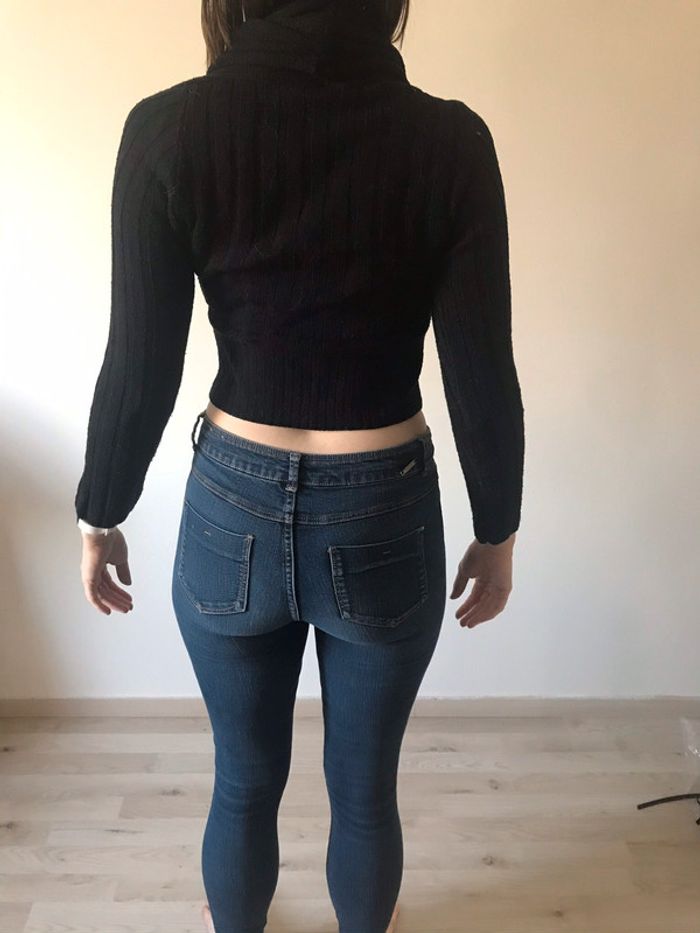 Pull noir court de corps croptop - photo numéro 2
